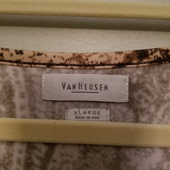FINAL PRICE - Van Heusen Short Sleeve Top - XL - Picture 4 of 4